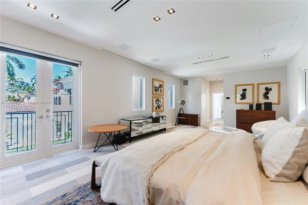 For Rent: $70,000 (6 beds, 7 baths, 6932 Square Feet)