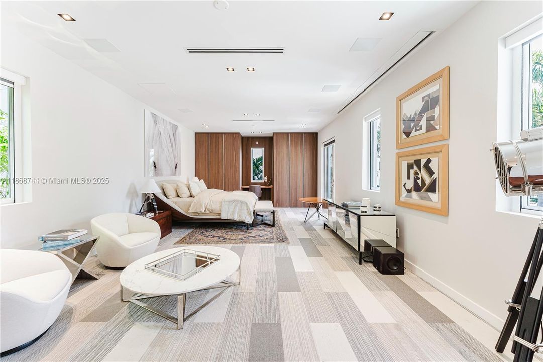 For Rent: $70,000 (6 beds, 7 baths, 6932 Square Feet)