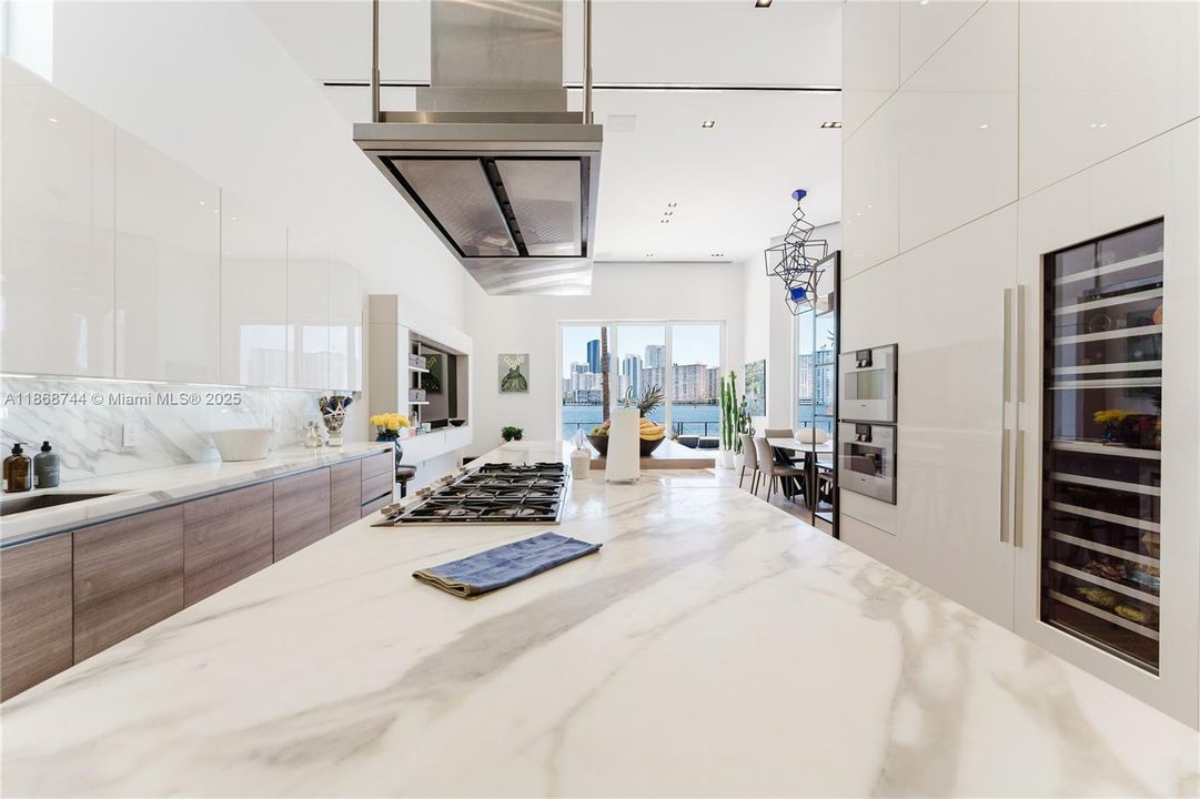 For Rent: $70,000 (6 beds, 7 baths, 6932 Square Feet)