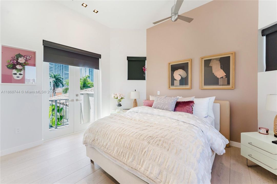 For Rent: $70,000 (6 beds, 7 baths, 6932 Square Feet)