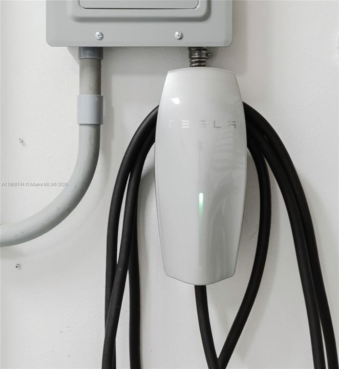 For Rent: $70,000 (6 beds, 7 baths, 6932 Square Feet)