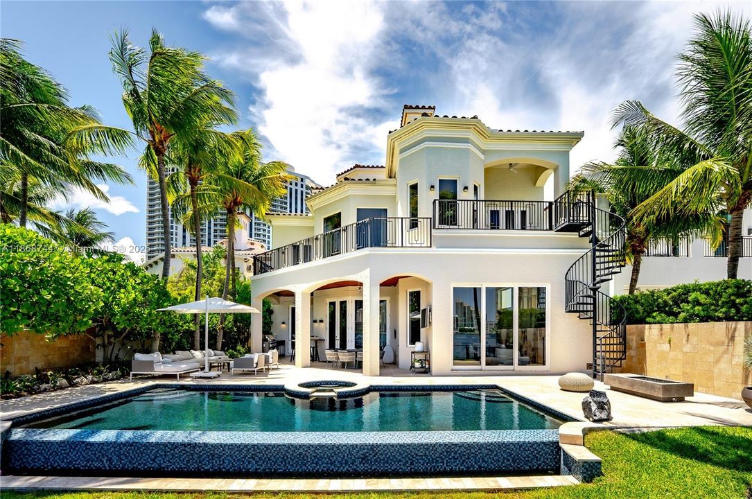 For Rent: $70,000 (6 beds, 7 baths, 6932 Square Feet)