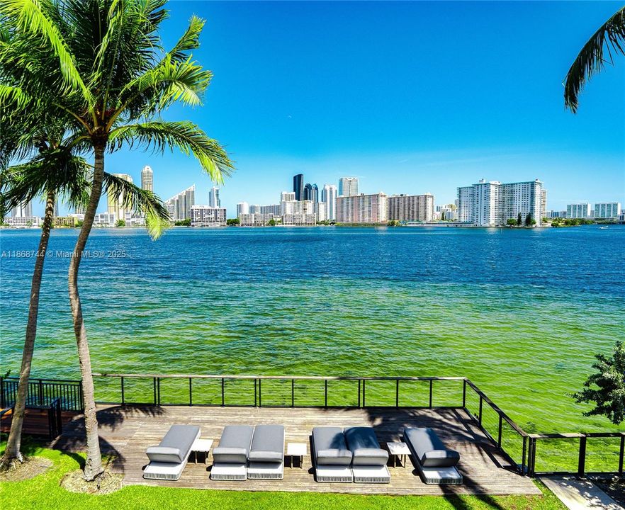 For Rent: $70,000 (6 beds, 7 baths, 6932 Square Feet)