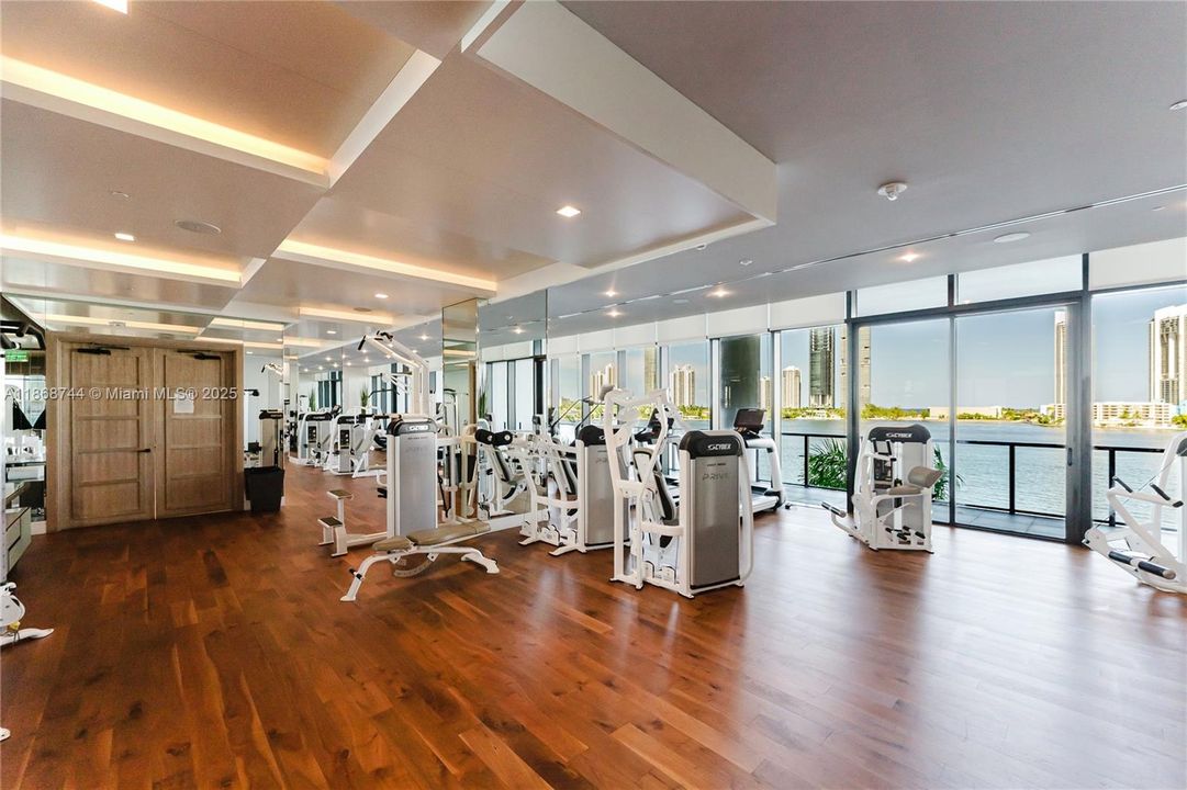 For Rent: $70,000 (6 beds, 7 baths, 6932 Square Feet)