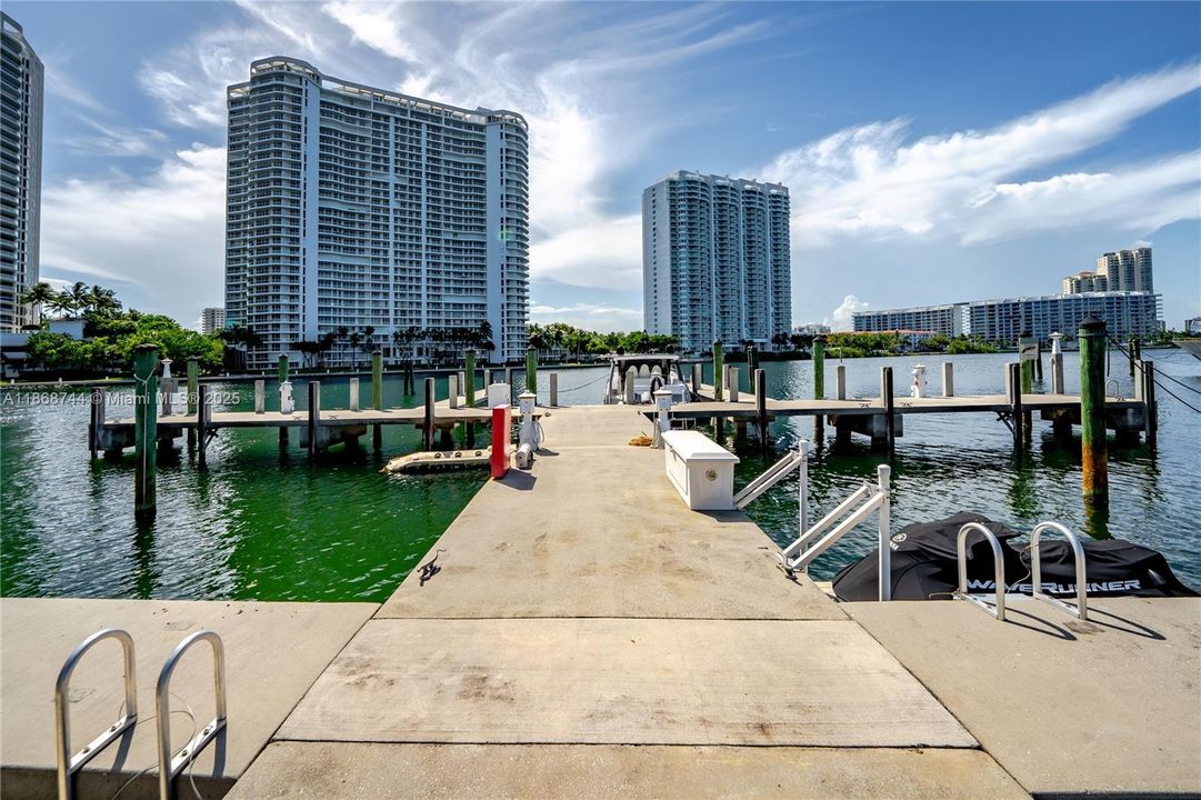 For Rent: $70,000 (6 beds, 7 baths, 6932 Square Feet)