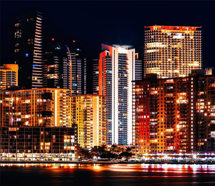 For Rent: $70,000 (6 beds, 7 baths, 6932 Square Feet)