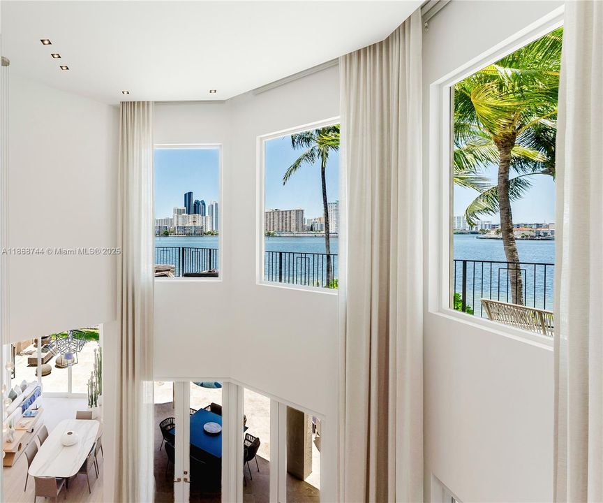 For Rent: $70,000 (6 beds, 7 baths, 6932 Square Feet)