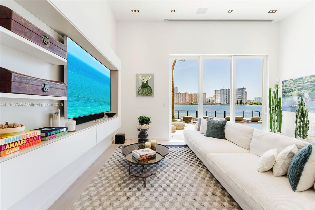 For Rent: $70,000 (6 beds, 7 baths, 6932 Square Feet)