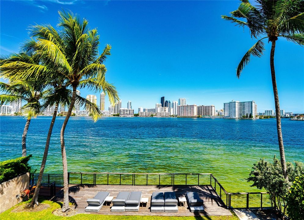 For Rent: $70,000 (6 beds, 7 baths, 6932 Square Feet)