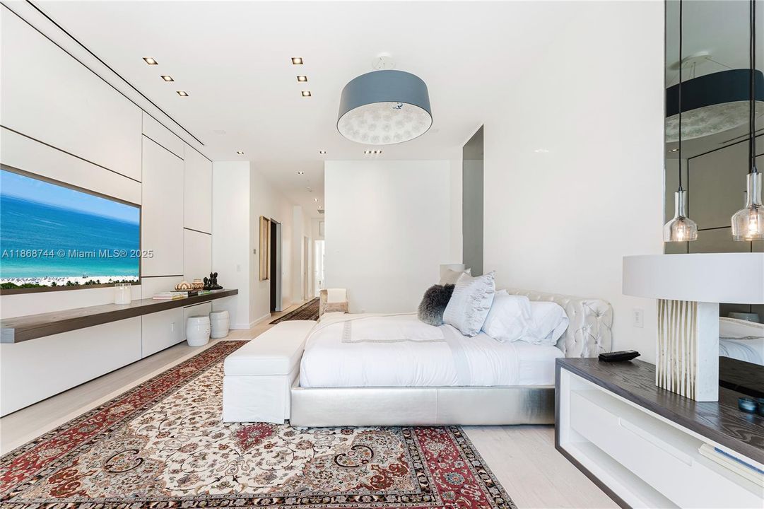 For Rent: $70,000 (6 beds, 7 baths, 6932 Square Feet)