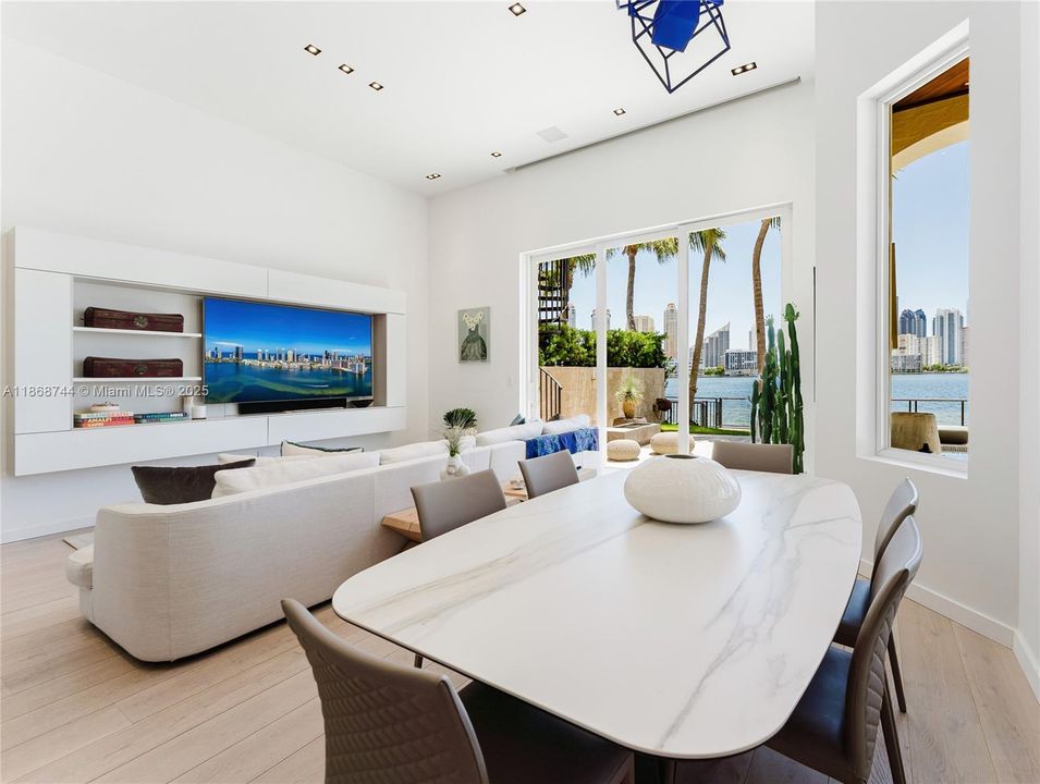 For Rent: $70,000 (6 beds, 7 baths, 6932 Square Feet)