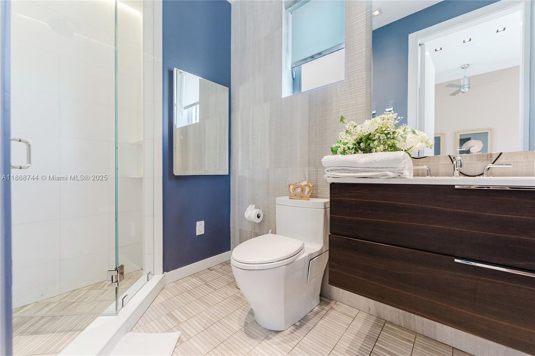 For Rent: $70,000 (6 beds, 7 baths, 6932 Square Feet)