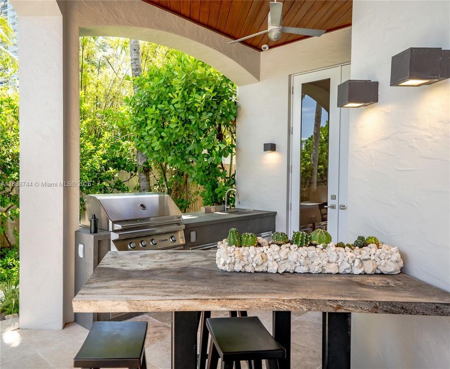 For Rent: $70,000 (6 beds, 7 baths, 6932 Square Feet)