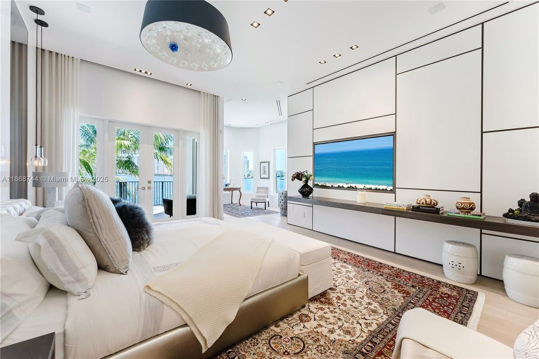 For Rent: $70,000 (6 beds, 7 baths, 6932 Square Feet)