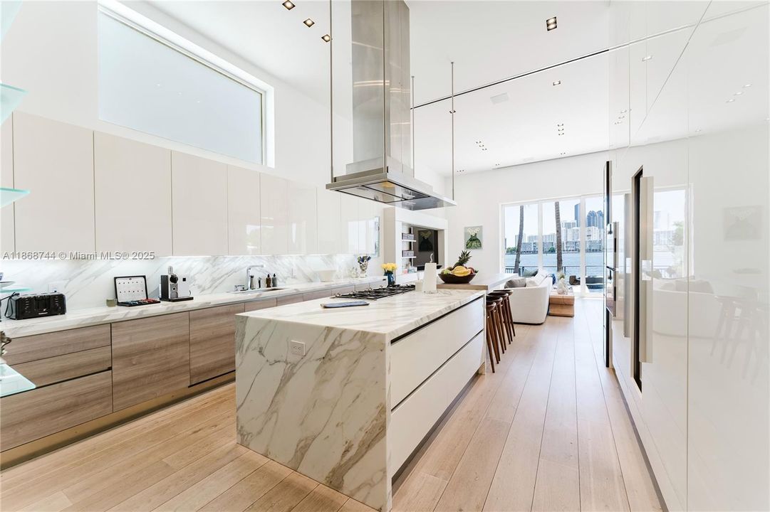 For Rent: $70,000 (6 beds, 7 baths, 6932 Square Feet)