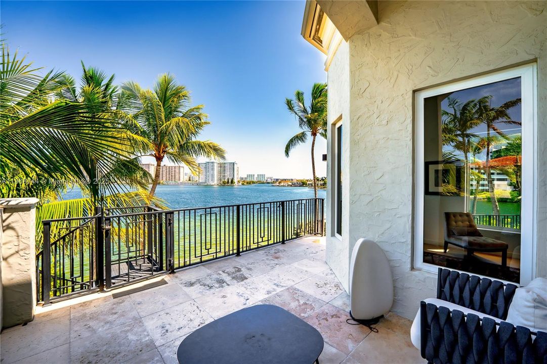 For Rent: $70,000 (6 beds, 7 baths, 6932 Square Feet)