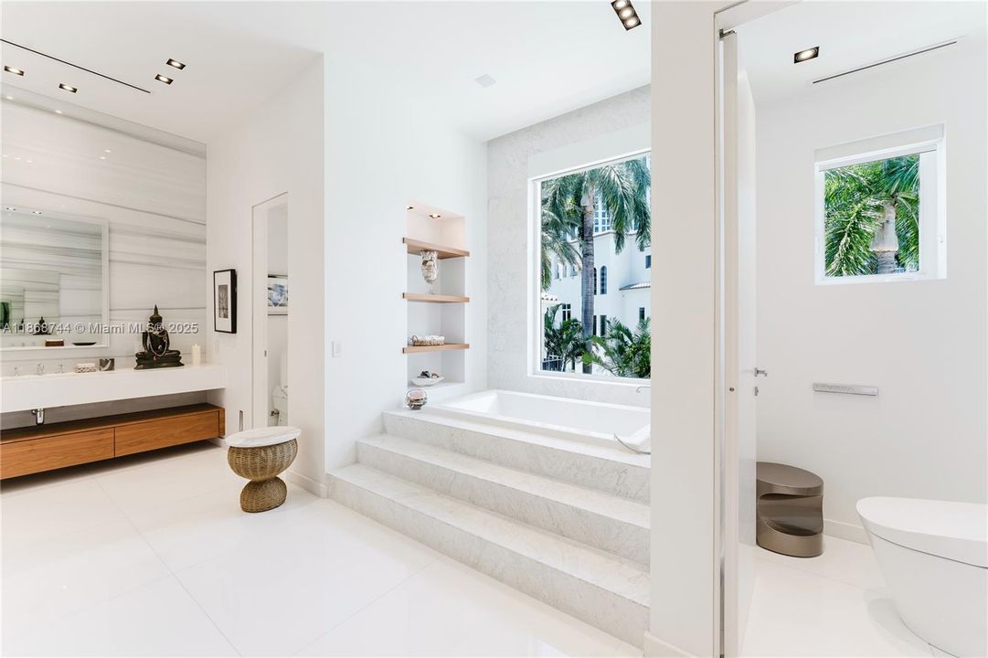 For Rent: $70,000 (6 beds, 7 baths, 6932 Square Feet)