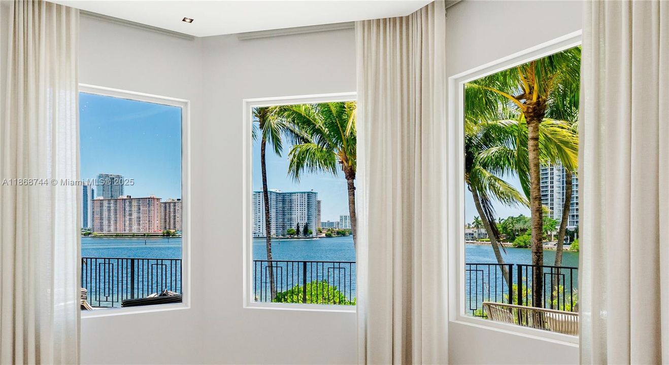 For Rent: $70,000 (6 beds, 7 baths, 6932 Square Feet)