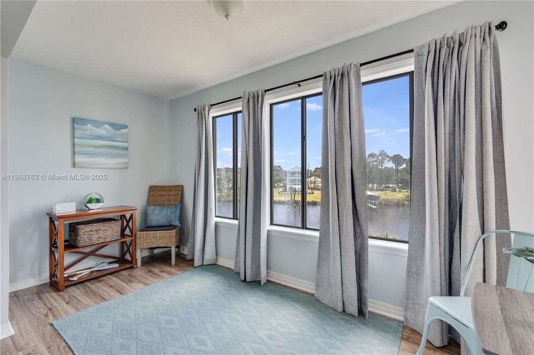 На продажу: $425,000 (3 спален, 3 ванн, 1322 Квадратных фут)