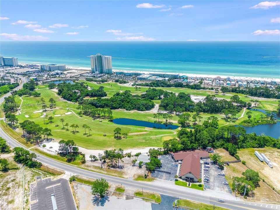 Surrounding amenity - Golf!