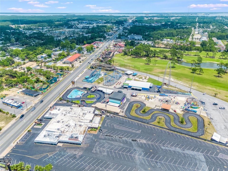 Surrounding amenities - more racing, amusement parks, golf courses!