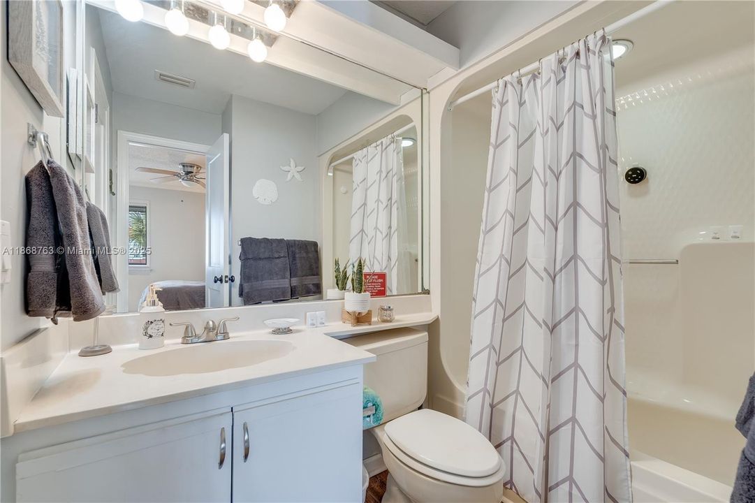 На продажу: $425,000 (3 спален, 3 ванн, 1322 Квадратных фут)