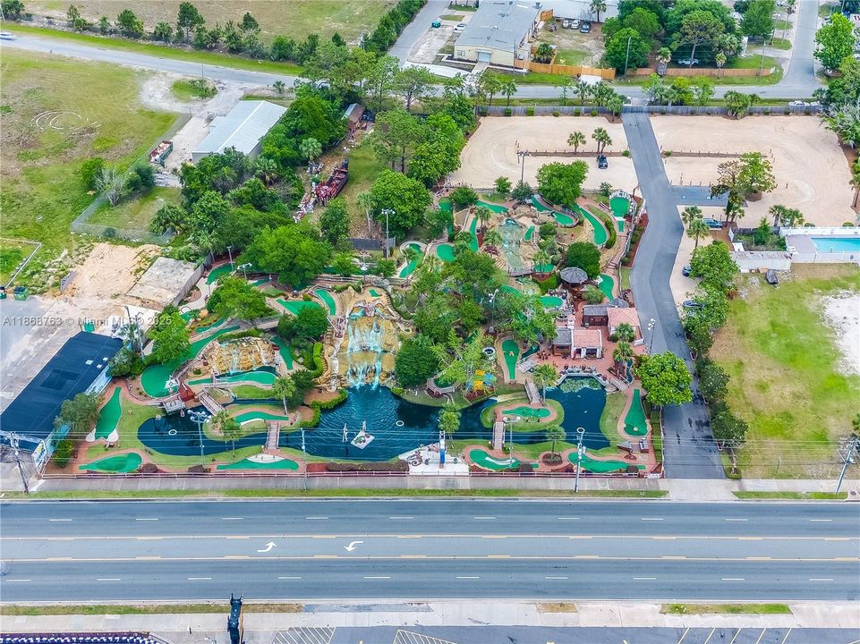 Surrounding amenity - more mini golf!