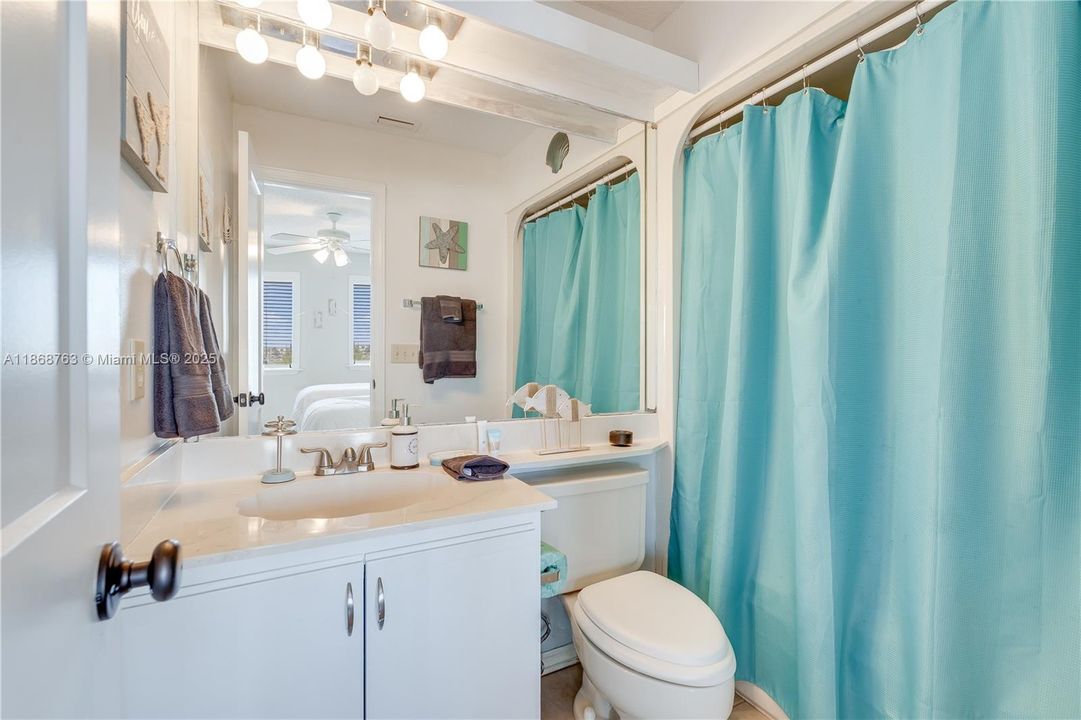 На продажу: $425,000 (3 спален, 3 ванн, 1322 Квадратных фут)