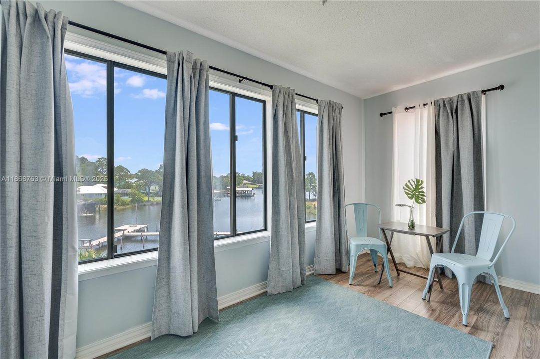 На продажу: $425,000 (3 спален, 3 ванн, 1322 Квадратных фут)