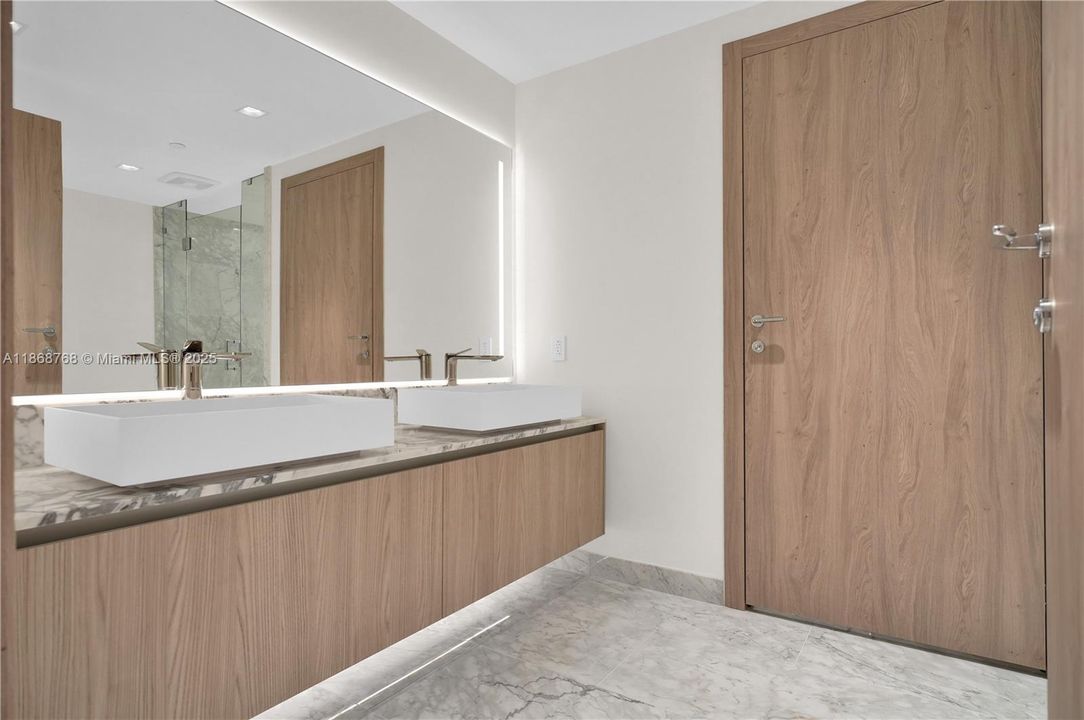 For Sale: $3,599,999 (2 beds, 3 baths, 2046 Square Feet)