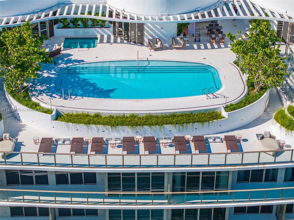 For Sale: $3,599,999 (2 beds, 3 baths, 2046 Square Feet)