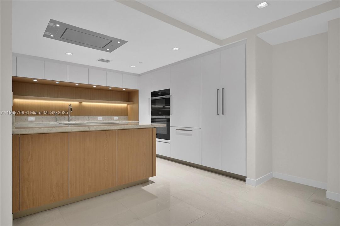 For Sale: $3,599,999 (2 beds, 3 baths, 2046 Square Feet)