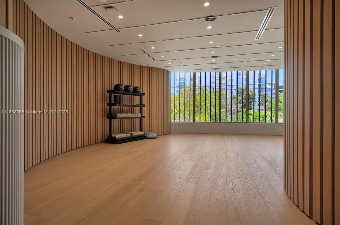 For Sale: $3,599,999 (2 beds, 3 baths, 2046 Square Feet)