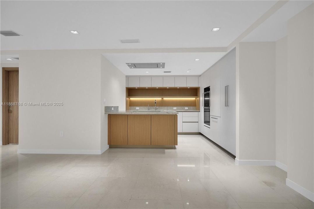 For Sale: $3,599,999 (2 beds, 3 baths, 2046 Square Feet)