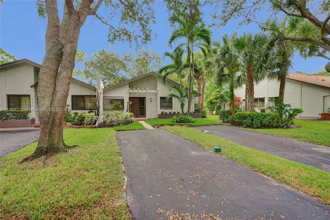 Recently Rented: $2,700 (2 beds, 2 baths, 1444 Square Feet)