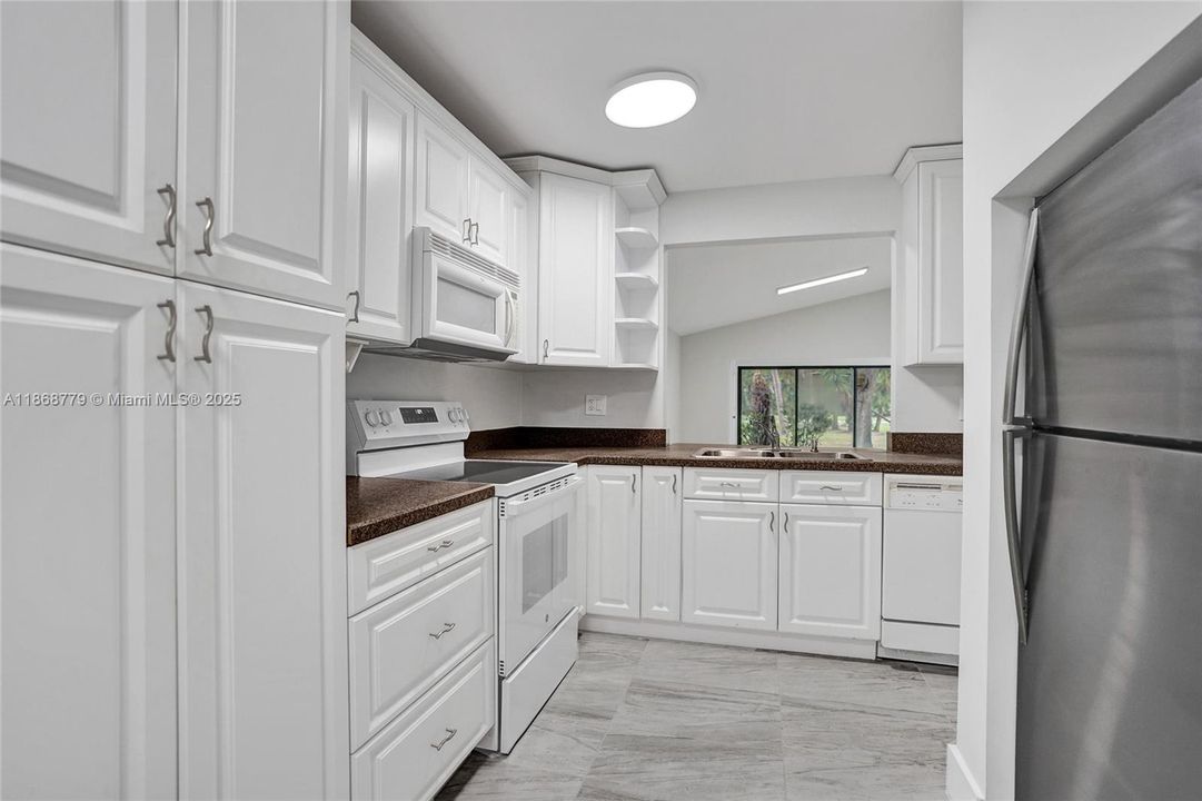 Recently Rented: $2,700 (2 beds, 2 baths, 1444 Square Feet)