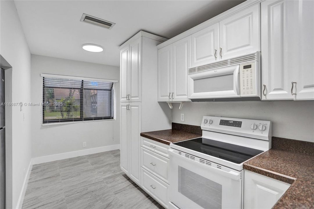 Recently Rented: $2,700 (2 beds, 2 baths, 1444 Square Feet)