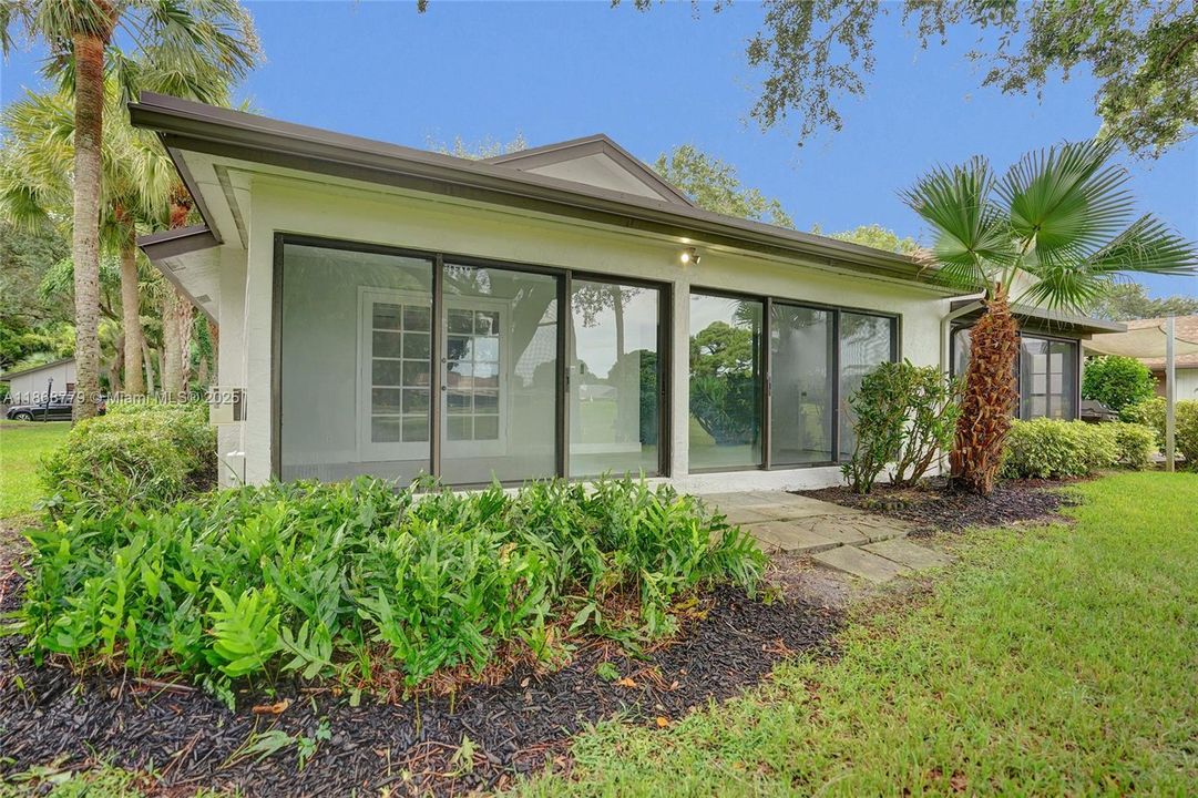 Recently Rented: $2,700 (2 beds, 2 baths, 1444 Square Feet)