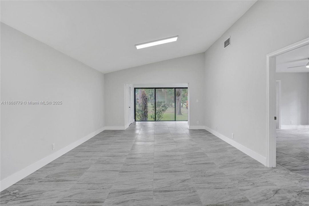 Recently Rented: $2,700 (2 beds, 2 baths, 1444 Square Feet)