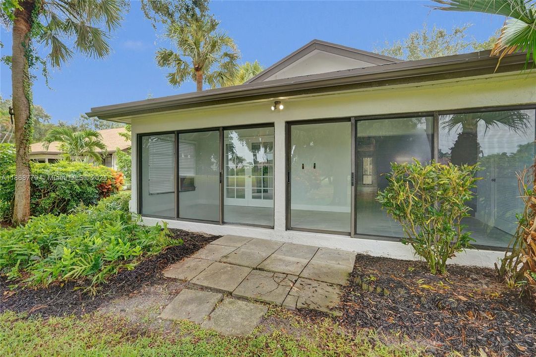 Recently Rented: $2,700 (2 beds, 2 baths, 1444 Square Feet)