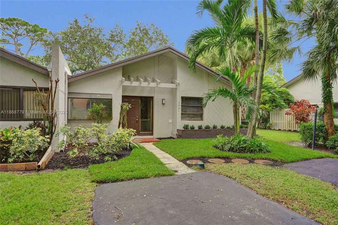 Recently Rented: $2,700 (2 beds, 2 baths, 1444 Square Feet)