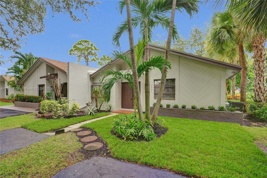 Recently Rented: $2,700 (2 beds, 2 baths, 1444 Square Feet)