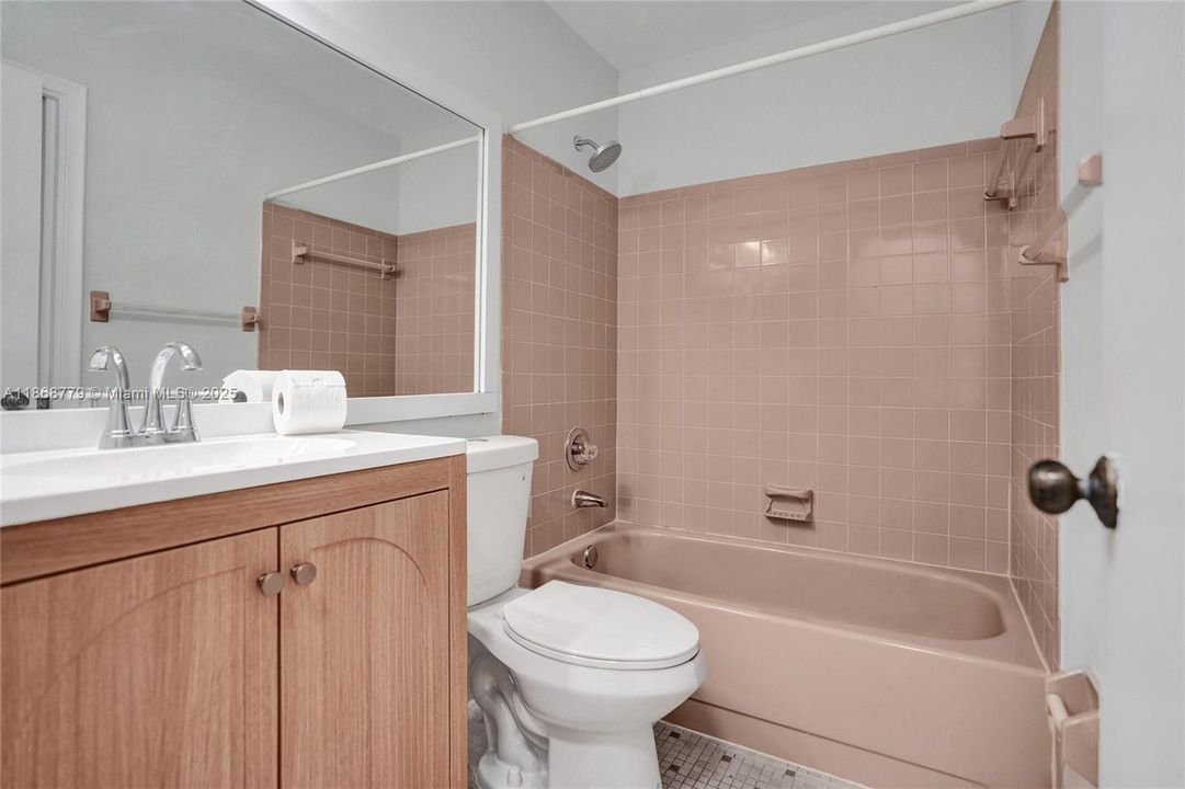 Recently Rented: $2,700 (2 beds, 2 baths, 1444 Square Feet)