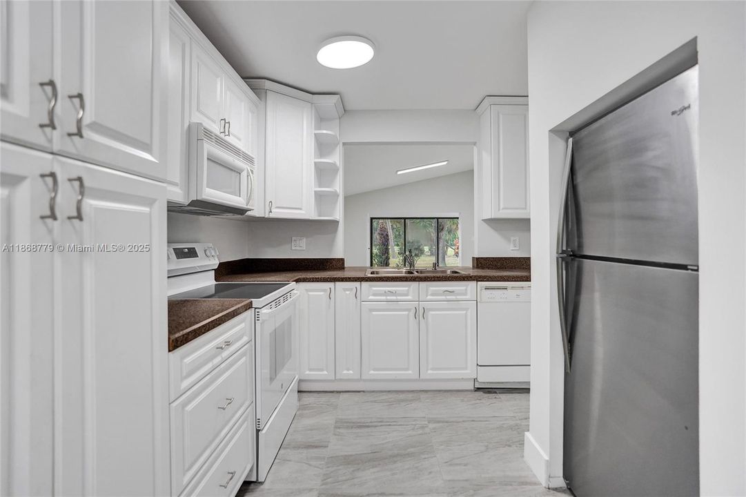 Recently Rented: $2,700 (2 beds, 2 baths, 1444 Square Feet)