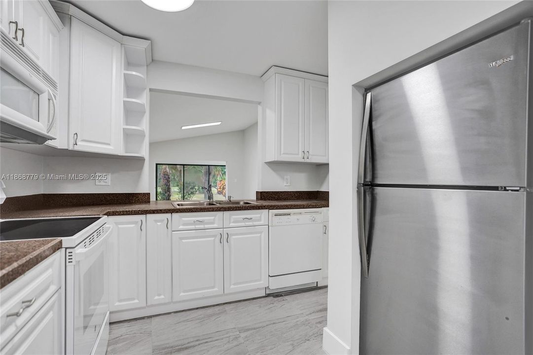 Recently Rented: $2,700 (2 beds, 2 baths, 1444 Square Feet)