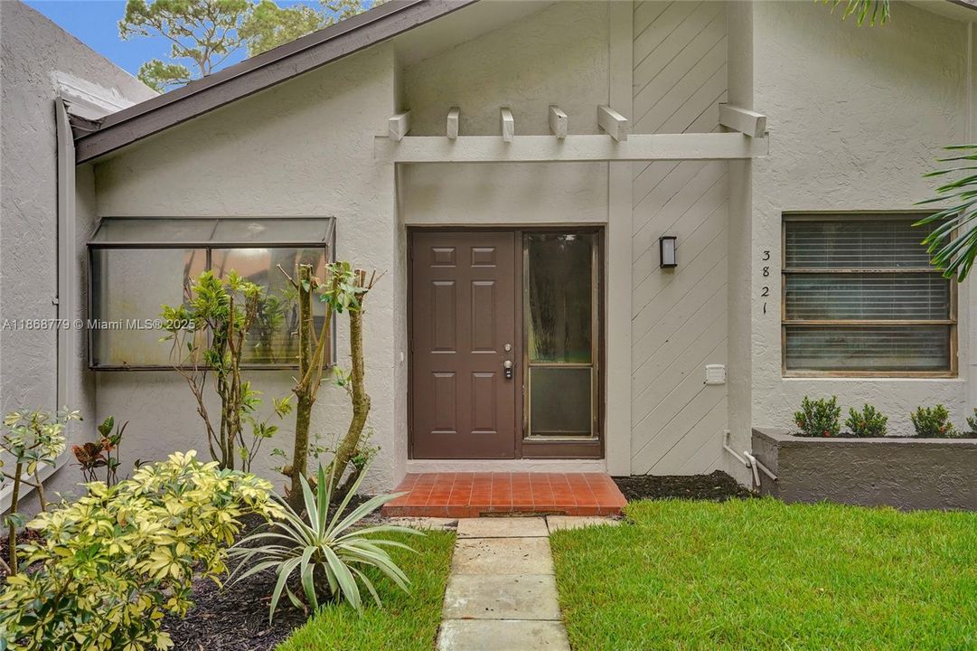 Recently Rented: $2,700 (2 beds, 2 baths, 1444 Square Feet)