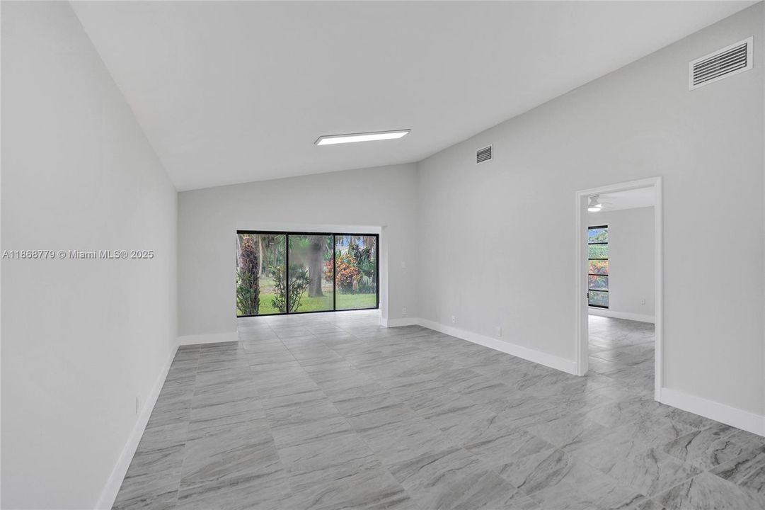 Recently Rented: $2,700 (2 beds, 2 baths, 1444 Square Feet)