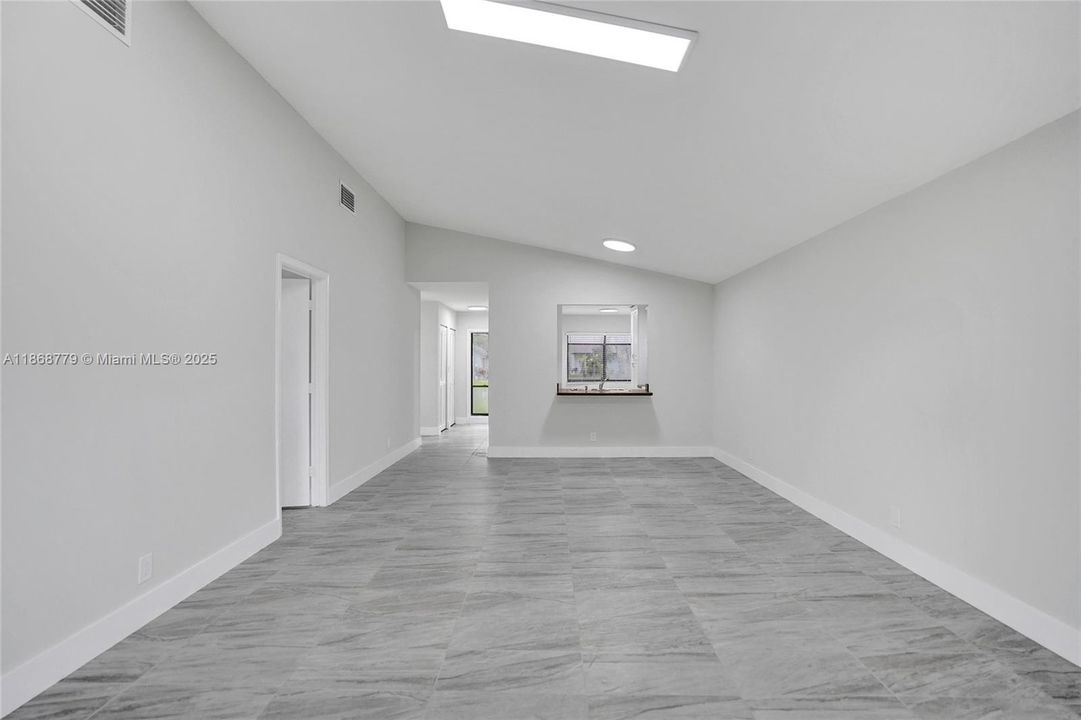 Recently Rented: $2,700 (2 beds, 2 baths, 1444 Square Feet)