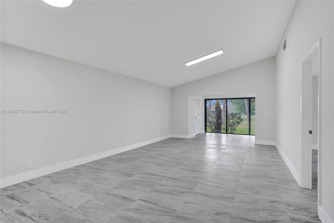 Recently Rented: $2,700 (2 beds, 2 baths, 1444 Square Feet)