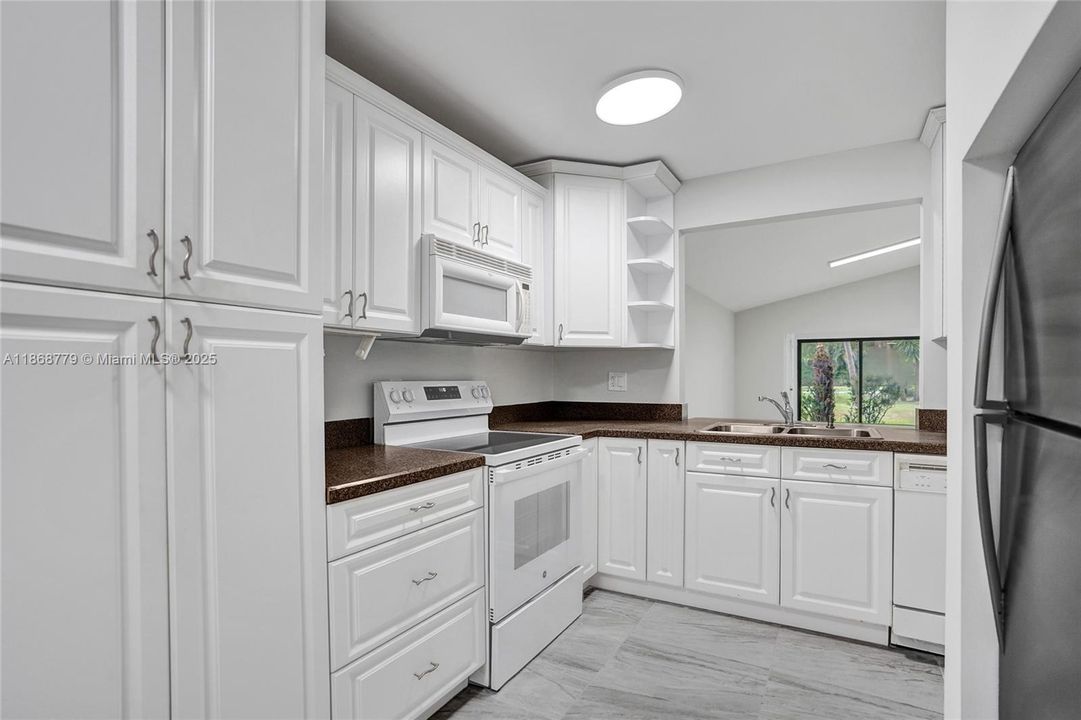 Recently Rented: $2,700 (2 beds, 2 baths, 1444 Square Feet)